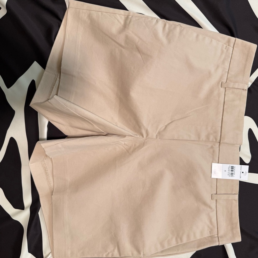Ann Taylor Women's Beige Bermudas - Picture 3 of 4
